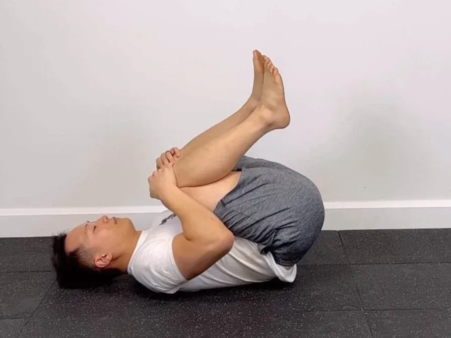 تمرین زانوبه سینه