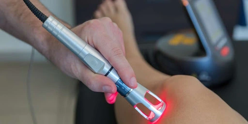 لیزر تراپی و مگنت تراپی زانو